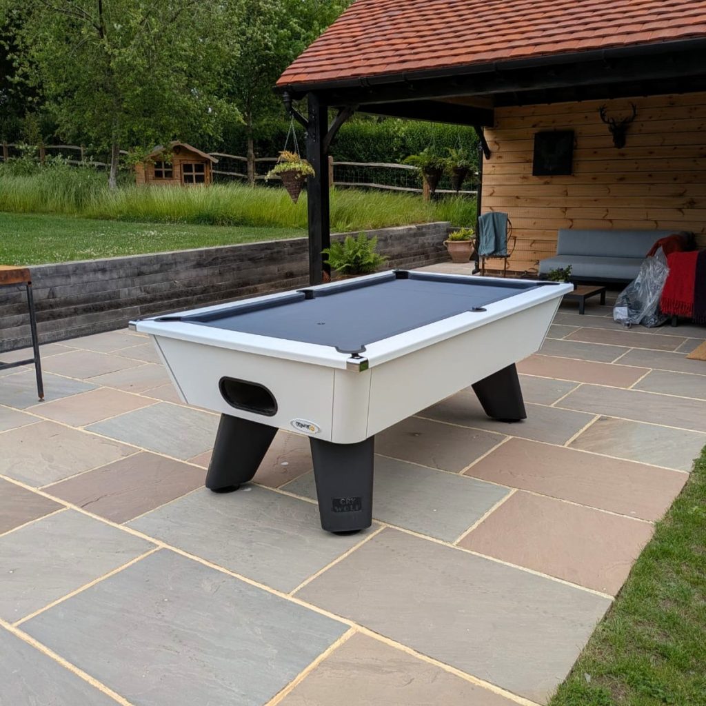 Cry Wolf Slate Bed Outdoor Pool Table – White